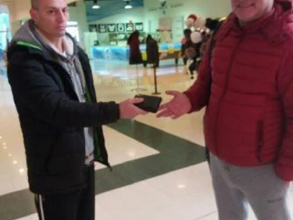 Un jandarm arădean a găsit și înapoiat un portofel proprietarului