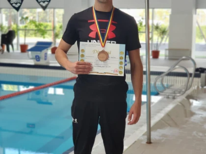 Un jandarm arădean medaliat la Campionatul de înot al M.A.I.