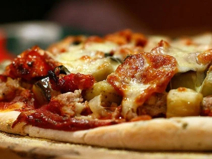Un lanț cunoscut de fast-food din România închide șapte restaurante, afectat de creșterea prețurilor la energie și de TVA 