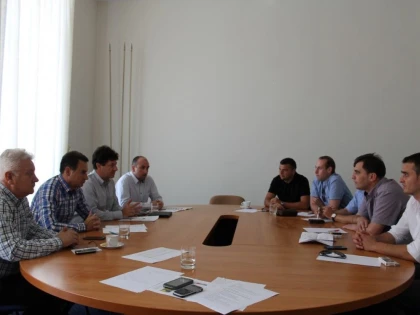 UN MARE PAS SPRE FUZIUNE: PDL SI PNL ARAD MERG IMPREUNA LA CHEFURI