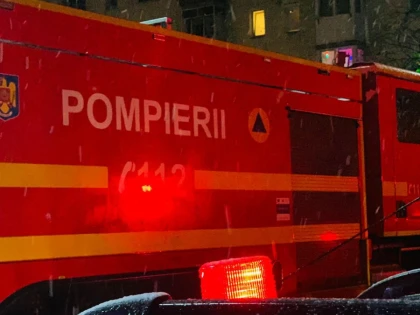 Un microbuz a luat foc între Andrei Șaguna și Șimand. Șoferul și s-a autoevacuat