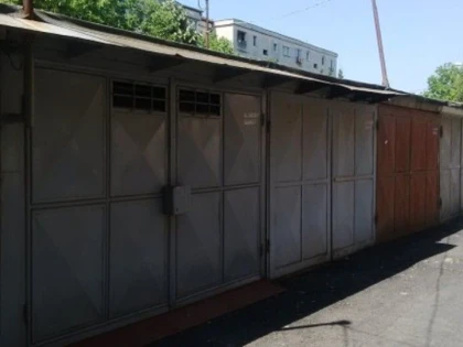 UN MINOR A INCERCAT SA SPARGA UN GARAJ DIN MUNICIPIU