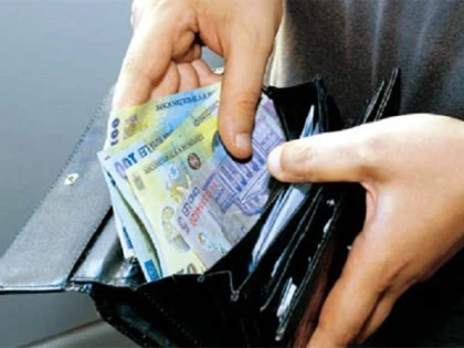 Un minor din Pecica a furat un portmoneu în care erau 530 de lei și acte