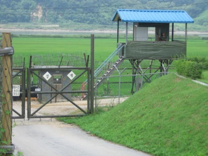 Un nord-coreean a reuşit sa treacă în Sud după şase ore de înot