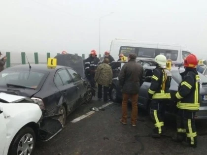Un nou accident grav pe autostradă. 17 mașini au fost implicate