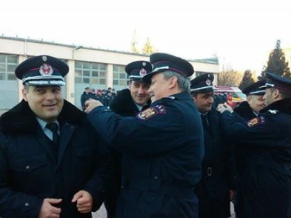 Un ofițer și patru subofițeri de la ISU Arad, avansați în grad de 1 Decembrie