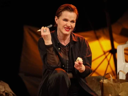 Un one-woman show cu actrița Imola Kézdi