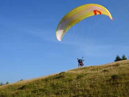 Un parapantist s-a prăbușit între Șiria și Ghioroc