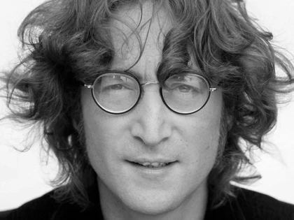 Un pian folosit de John Lennon, scos la licitație