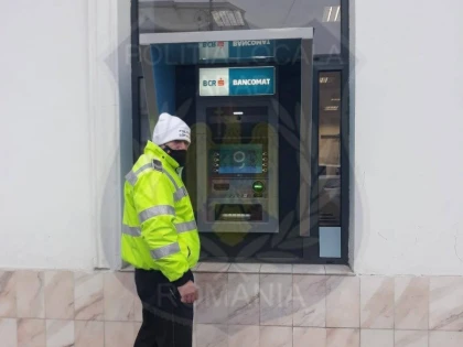 Un poliţist local a găsit 1.000 de lei în bancomat. Ce a urmat...