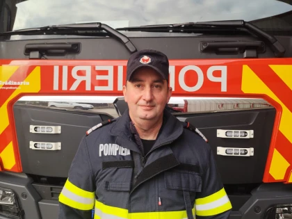 Un pompier aflat în timpul liber a salvat o femeie rănită într-un accident, la Sebiș