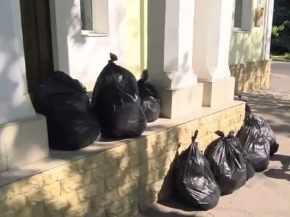 Un primar cu inițiativă! Ce 'surpriză' le face sătenilor care aruncă gunoiul pe câmp