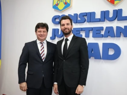 Un producător de la Hollywood, oaspetele Consiliului Judeţean Arad