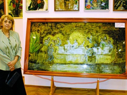 Un profesor vâlcean vrea să doboare recordul arădencei Aurelia Bobocel cu o icoană pe sticlă înaltă de 8 metri