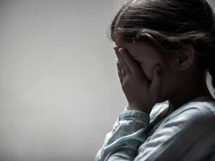 Un sfert dintre părinții români își lovesc copiii săptămânal. Specialiștii recomandă „regula celor 10 secunde”