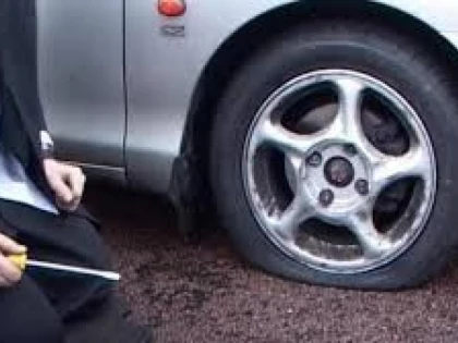 UN SOFER A FOST JEFUIT PRIN METODA CAUCIUCUL