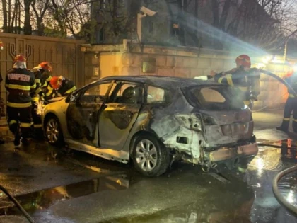 Un şofer a intrat cu maşina în gardul Ambasadei Rusiei la Bucureşti şi a murit carbonizat