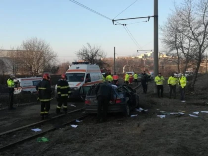 Un șofer a zburat cu BMW-ul de pe Pasajul Micălaca