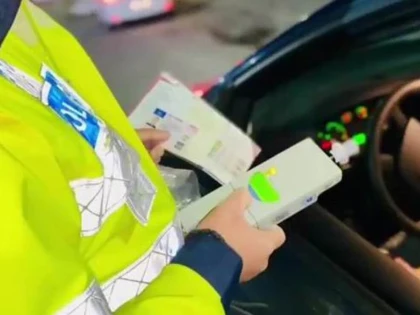 Un șofer băut, autorul unui accident pe drumul Arad-Oradea
