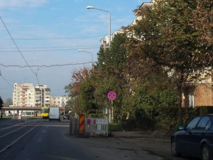 Un șofer de 61 de ani, rupt de beat, a ,,derapat" de pe Voinicilor și a ajuns în gard