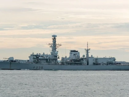 Un submarin rusesc a lovit sonarul unei nave de război britanice în Atlanticul de Nord