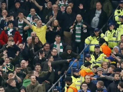 Un suporter de la Celtic a fost arestat pentru că a aruncat cu hamburger în calul unui polițist