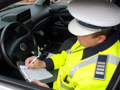 Un tânăr a gonit prin Șiria cu 163 de km/h. Va fi pieton timp de patru luni