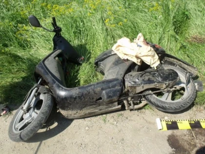 Un tânăr băut s-a răsturnat cu mopedul pe drumul Ghioroc-Sâmbăteni