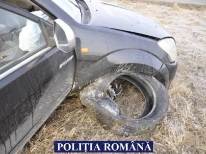 Un tânăr de 17 ani a furat mașina gazdei, a făcut-o praf, după care s-a culcat liniștit