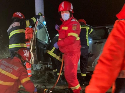 Un tânăr de 17 ani din Pecica a ajuns în stare gravă la spital, după ce mopedul pe care îl conducea a fost accidentat de o mașină