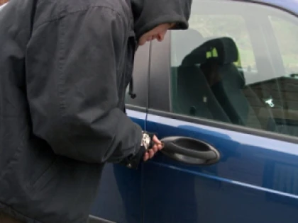 Un tânăr din Timiș, prins după ce a furat un autoturism din Arad