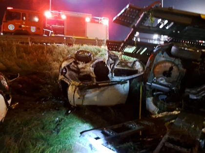 Un TIR s-a răsturnat pe autostrada Arad-Nădlac, în zona ieșirii spre Zădăreni