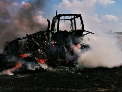 Un tractor s-a făcut „scrum“, între Arad și Zădăreni