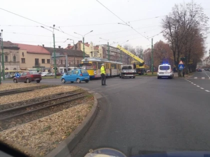 Un tramvai a deraiat în intersecţia de la Podgoria