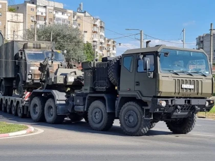 Un transport militar "a reușit" să rupă rețeaua electrică a tramvaielor, în Arad