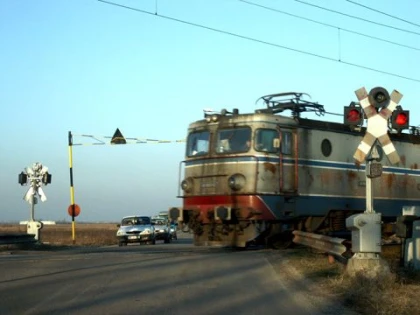 UN TREN A LOVIT UN TIR LA NADAB. SOFERUL AUTOVEHICULULUI A DECEDAT