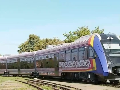 Un tren românesc, ce poate merge cu 120 km/h, e gata de omologare. Păcat că nu are unde circula