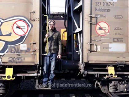 Un tunisian ascuns într-un tren internațional, descoperit la Curtici