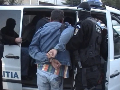 Un urmărit general și unul internațional, prinși de polițiștii de frontieră arădeni