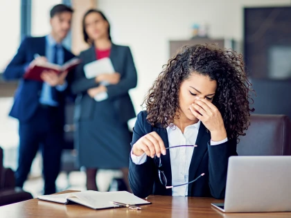 Una din trei mame s-a simțit discriminată la locul de muncă. 40% ascund problemele legate de copii