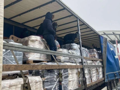 Unsprezece tineri din Afganistan, depistați ascunşi în două TIR-uri la PTF Nădlac II
