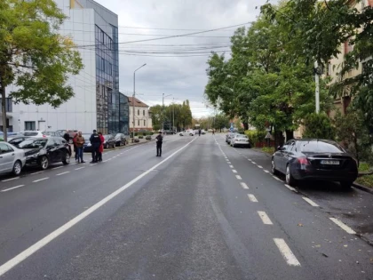 (UPDATE) Circulație închisă pe strada Mărășești. Un dispozitiv suspect a fost găsit pe o mașină