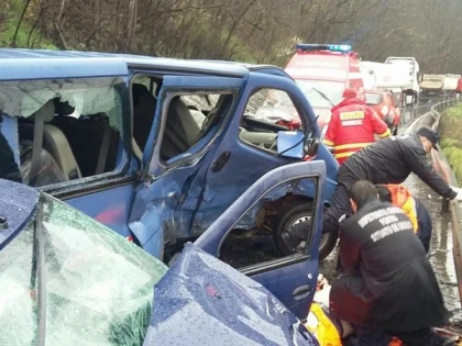 (UPDATE + FOTO) DOUA ACCIDENTE GRAVE PE DN7, ARAD - DEVA. O PERSOANA A DECEDAT
