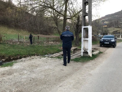 (UPDATE) Un băiat de 7 ani a dispărut în zona localității Vânători. Zeci de persoane au pornit în căutarea copilului