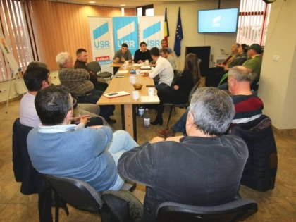 USR Arad a dezbătut noile contracte de salubritate
