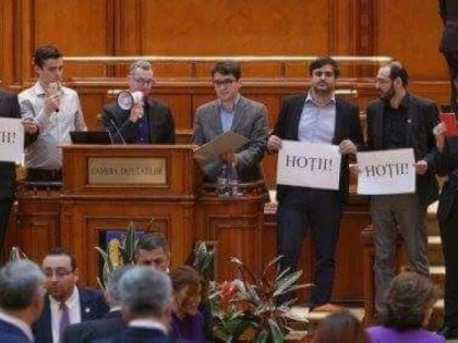 USR Arad luptă împotriva abuzurilor PSD asupra justiției