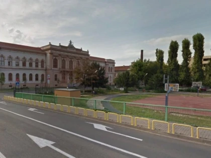 USR contribuie la regulamentul privind accesul pe terenurile de sport din şcoli
