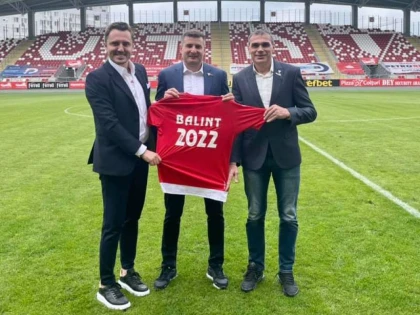 UTA anunţă că a semnat cu doi mijlocaşi străini şi un jucător Under 21