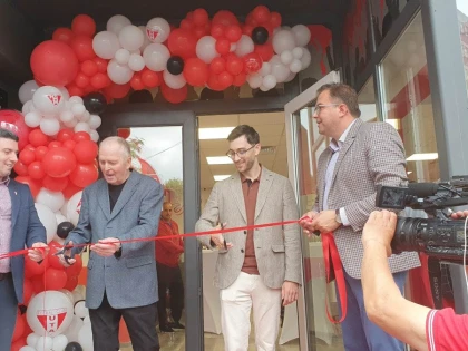 UTA are un nou fan shop, nepotul baronului Neuman și Flavius Domide au tăiat panglica inaugurării! (FOTO)