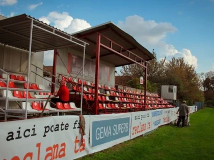 UTA BD NU SUPORTA CRITICILE DIN TRIBUNE. „ROS-ALBII” AU SARIT LA BATAIE!